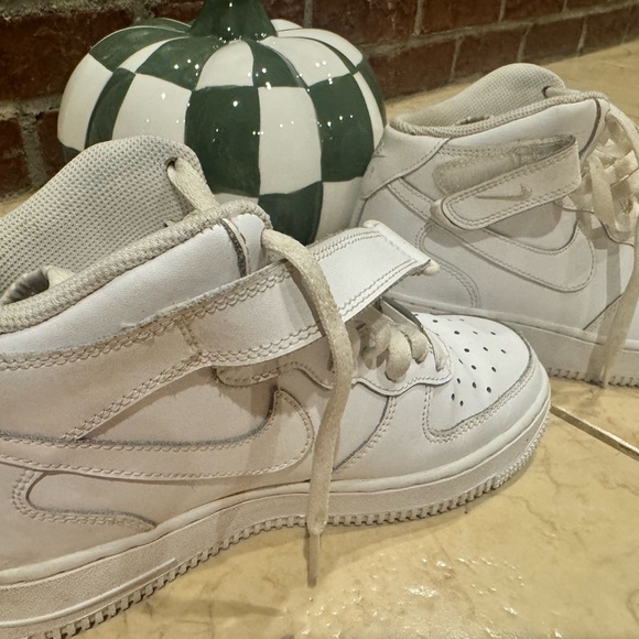 Nike Air Force - Picture 2 of 4